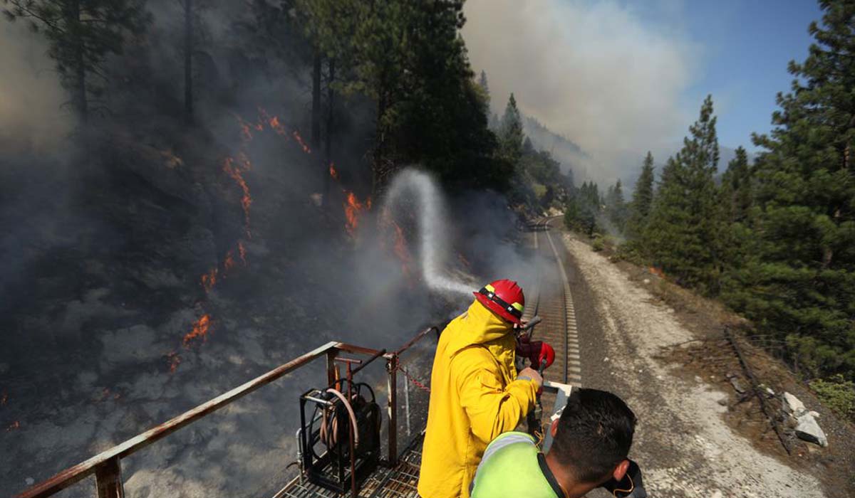 Hot, gusty winds fanning flames of massive U.S. wildfires